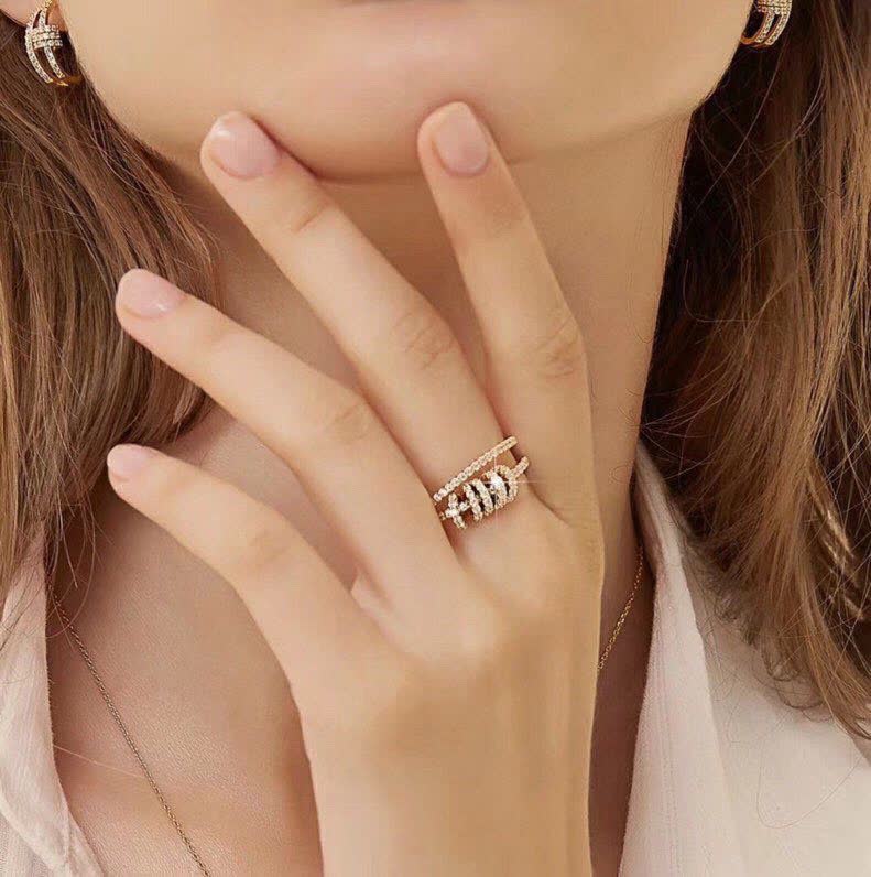 APM Monaco Elegant Diamond Ring
